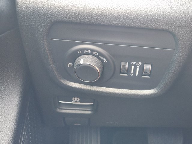 Used 2025 Jeep Grand Cherokee Altitude RWD image 22