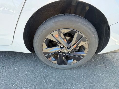 Used 2022 Hyundai Elantra SEL w/ Convenience Package image 9