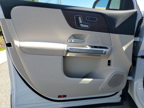 Used 2020 Mercedes-Benz GLB 250 4MATIC image 27