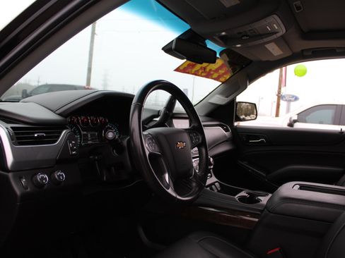 Used 2019 Chevrolet Suburban LT image 16