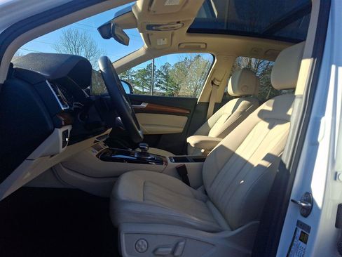 Used 2021 Audi Q5 Premium w/ Convenience Package image 13