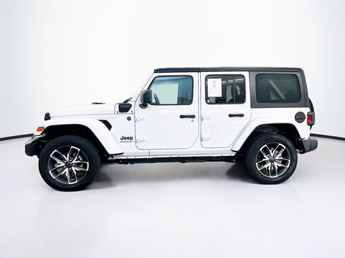 Used 2024 Jeep Wrangler Unlimited w/ LED Headlamp & Fog Lamp Group AWD/4WD image 4