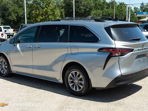 Used 2022 Toyota Sienna XLE FWD image 10