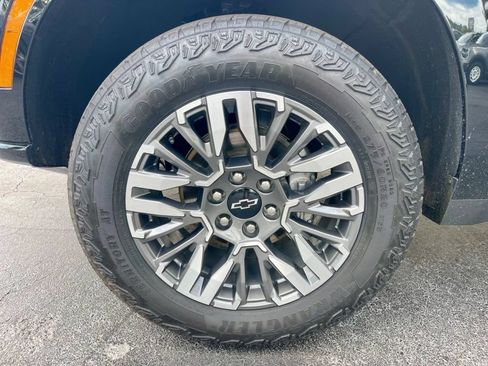Used 2025 Chevrolet Tahoe Z71 AWD/4WD image 9
