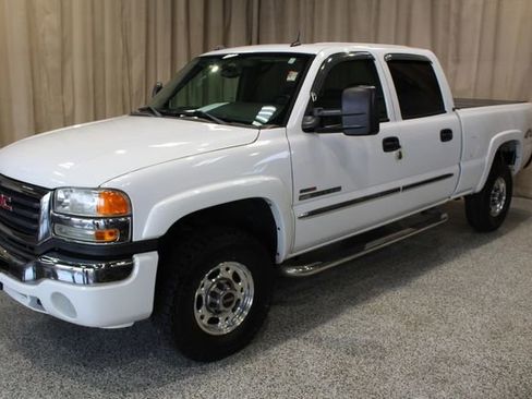 Used 2005 GMC Sierra 2500 SLT w/ Heavy-Duty Power Package image 4
