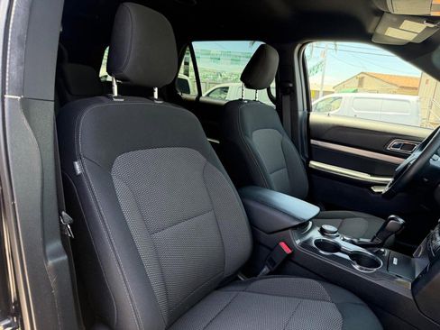 Used 2019 Ford Explorer XLT w/ Equipment Group 201A AWD/4WD image 22