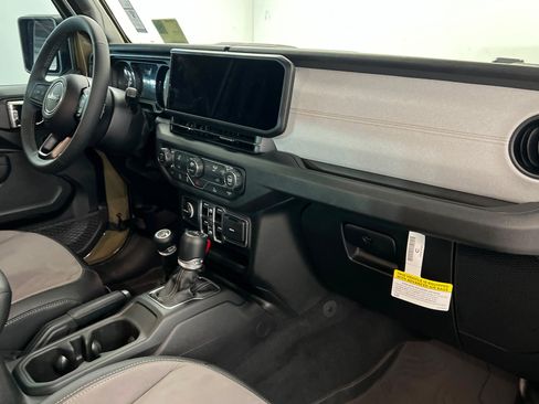 New 2025 Jeep Gladiator Sport AWD/4WD image 23