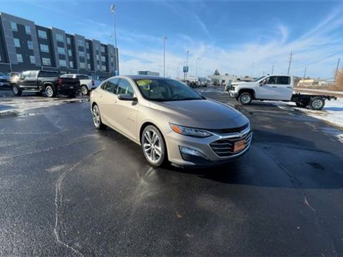 Used 2024 Chevrolet Malibu LT image 2