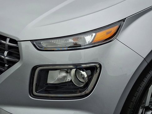 Used 2025 Hyundai Venue SEL FWD image 10