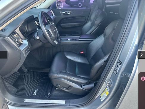Used 2018 Volvo XC60 T5 Momentum w/ Convenience Package AWD/4WD image 3