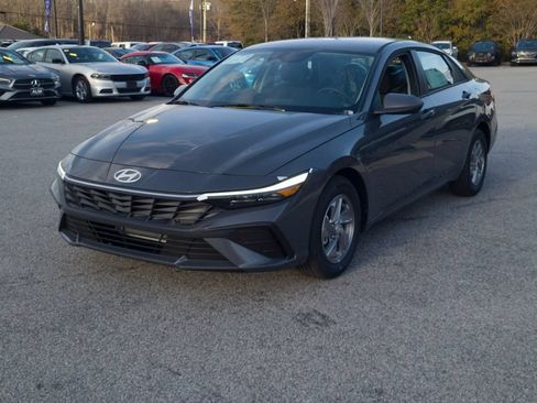 New 2026 Hyundai Elantra SE FWD image 1