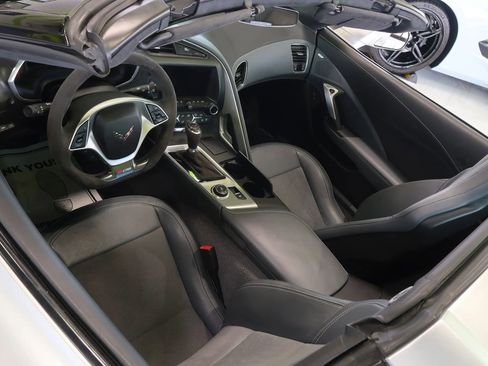 Used 2017 Chevrolet Corvette Z06 RWD image 12