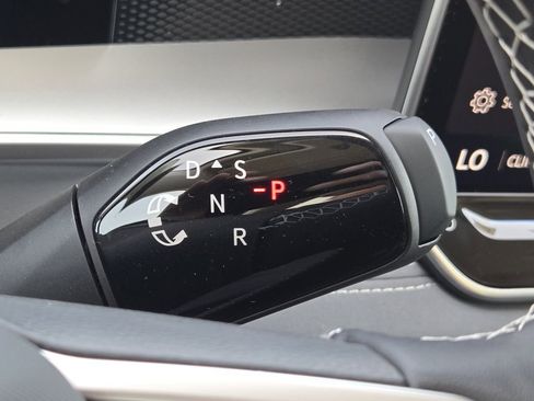New 2026 Volkswagen Tiguan SE AWD/4WD image 18