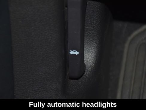 Used 2025 Kia Carnival FWD image 13
