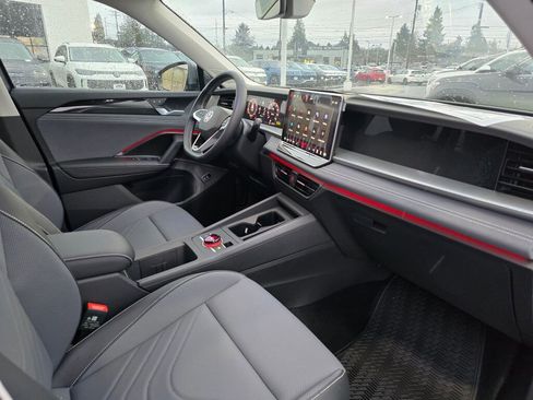 New 2026 Volkswagen Tiguan SE image 33