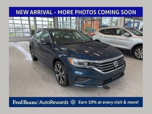 Used 2022 Volkswagen Passat 2.0T SE FWD image 1