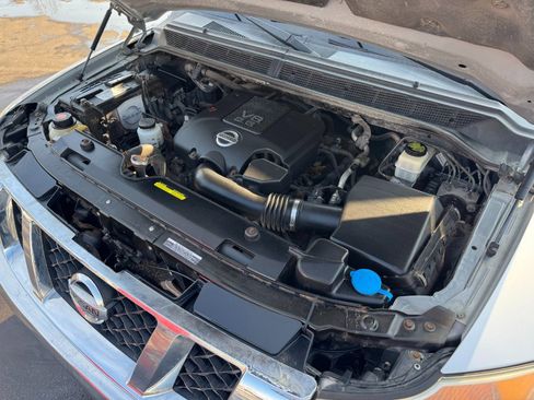 Used 2015 Nissan Titan SV image 21