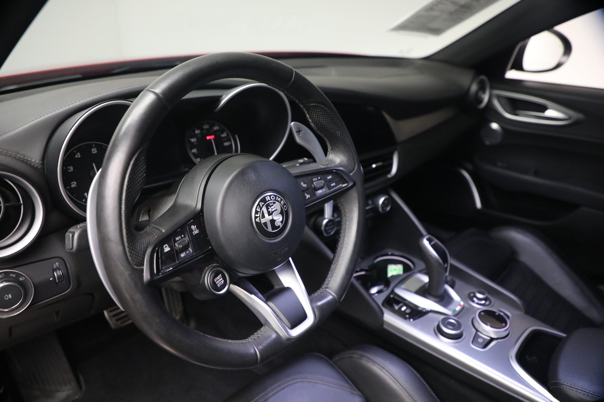 Used 2023 Alfa Romeo Giulia Veloce AWD/4WD image 22
