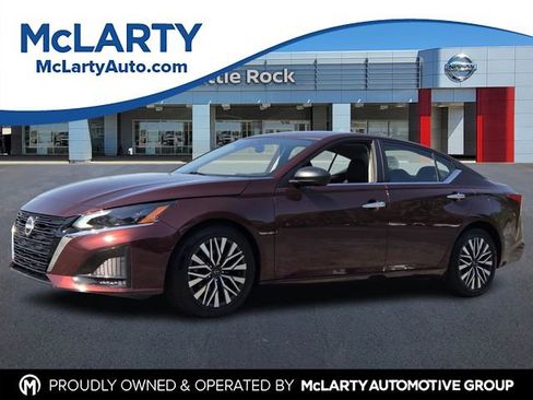 Certified 2025 Nissan Altima 2.5 SV image 1