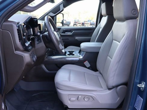 Used 2024 Chevrolet Silverado 2500 LTZ w/ LTZ Premium Package image 4