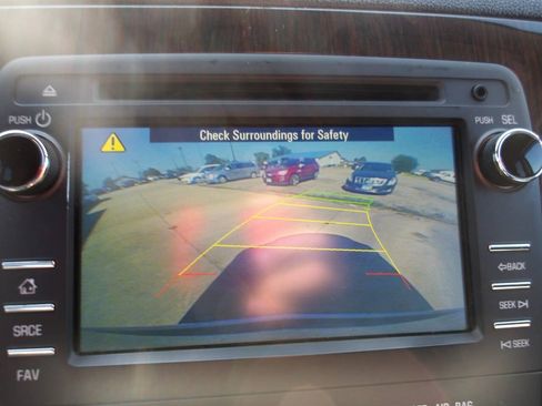 Used 2016 Chevrolet Traverse LT w/ Style and Technology Package FWD image 17