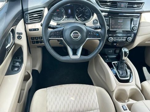 Used 2020 Nissan Rogue SV w/ Premium Package FWD image 8