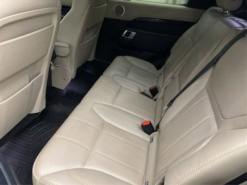 Used 2019 Land Rover Discovery SE AWD/4WD image 11