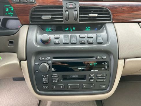 Used 2000 Cadillac De Ville Sedan w/ Comfort/Convenience Pkg image 20