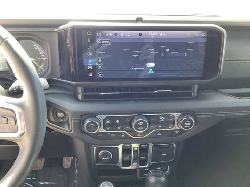 Used 2024 Jeep Wrangler Unlimited Sahara w/ Technology Group AWD/4WD image 17