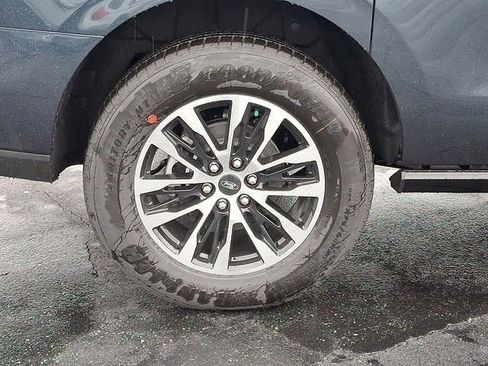 New 2025 Ford Expedition Max Platinum image 18