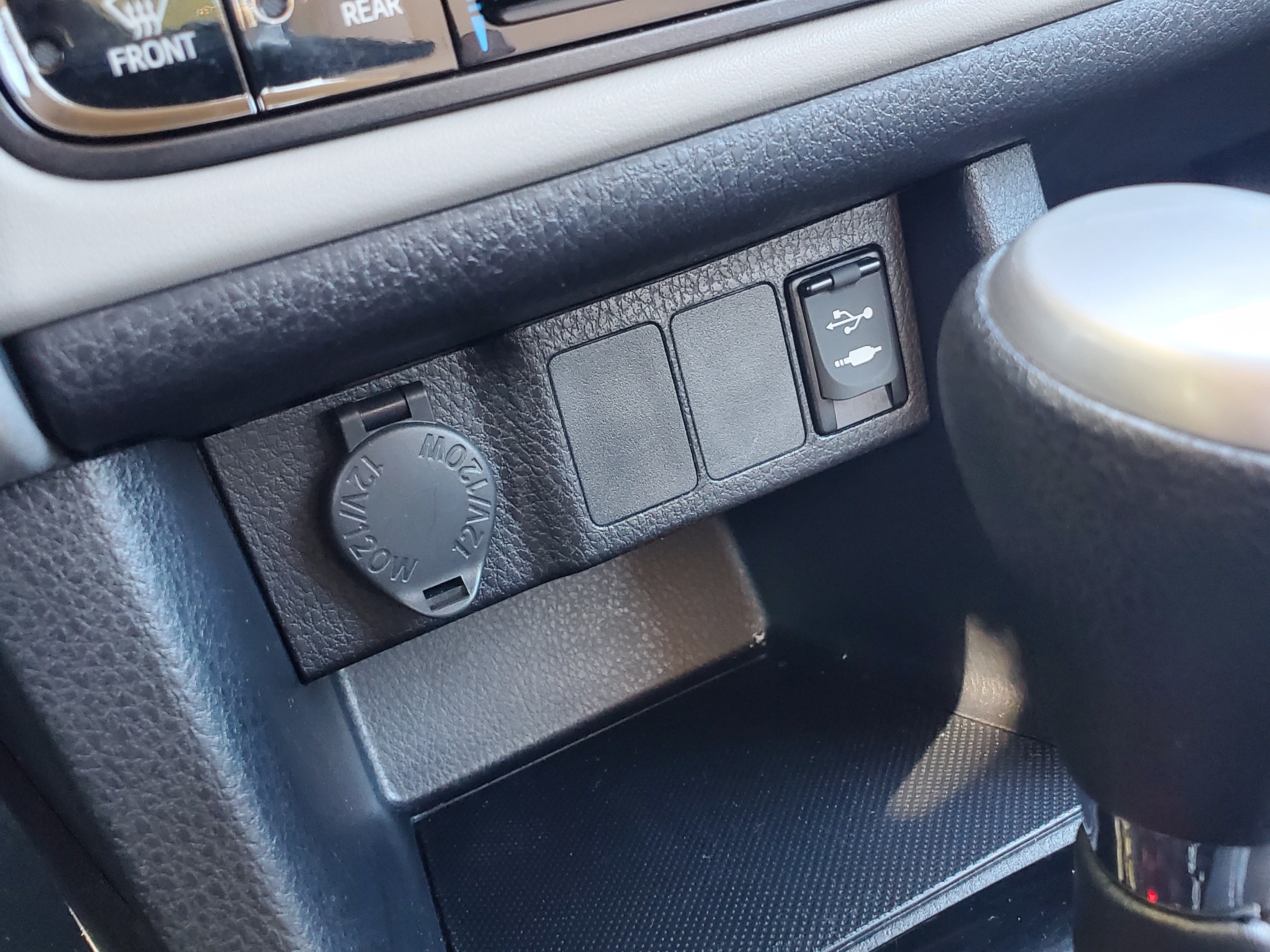 Used 2018 Toyota Corolla LE FWD image 20