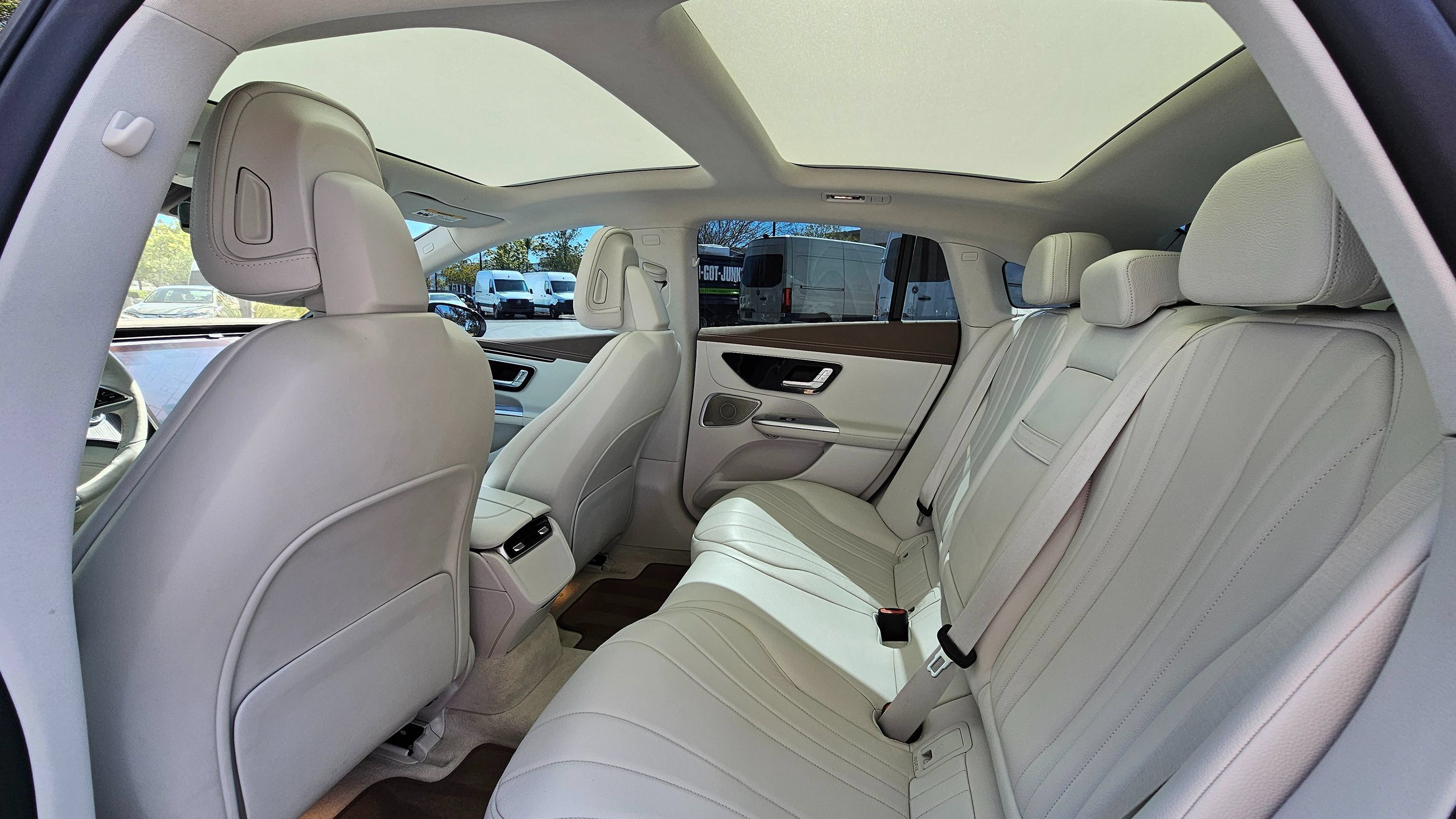 Used 2023 Mercedes-Benz EQE 500 4MATIC Sedan w/ Exclusive Trim Package image 21