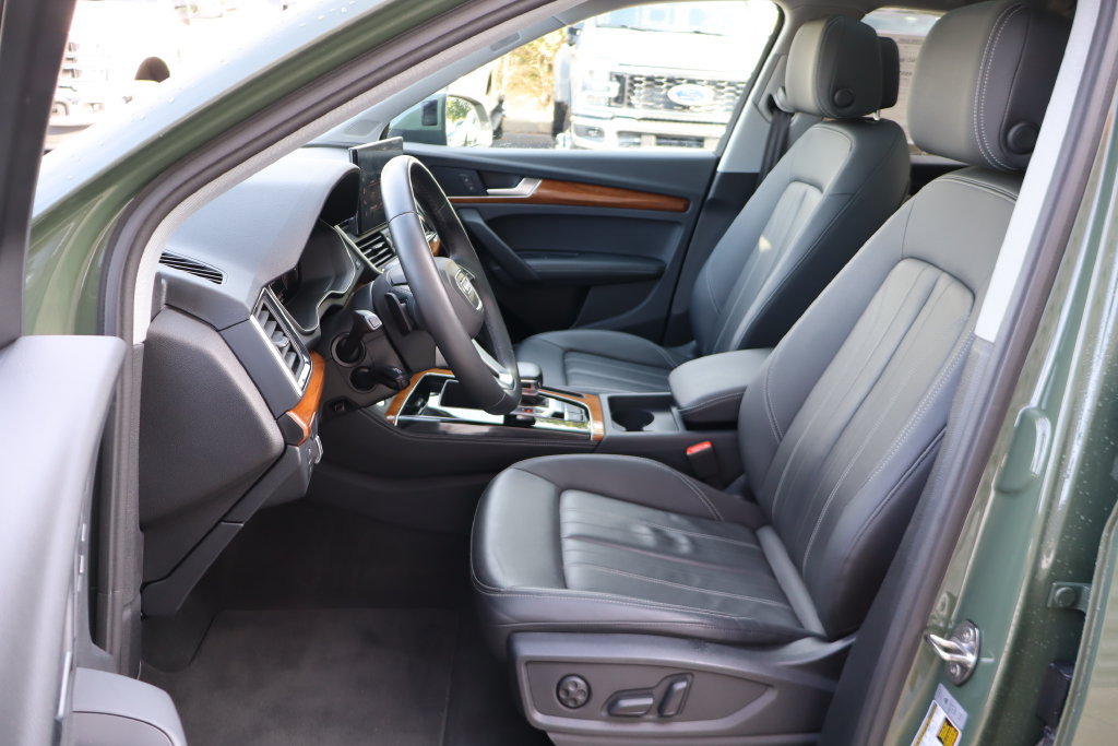 Used 2024 Audi Q5 2.0T Premium Plus w/ Premium Plus Package AWD/4WD image 19