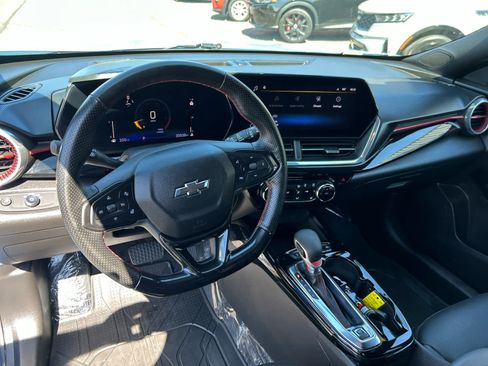 Used 2024 Chevrolet Trax RS w/ Sunroof Package FWD image 14
