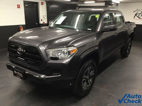 Used 2017 Toyota Tacoma SR image 6
