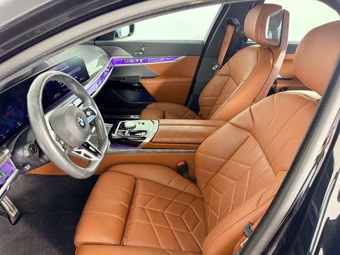 Used 2024 BMW 740i w/ Premium Package 2 RWD image 5
