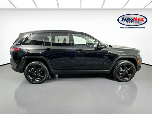 Used 2023 Jeep Grand Cherokee Altitude image 10