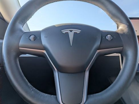 Used 2022 Tesla Model Y Long Range image 15
