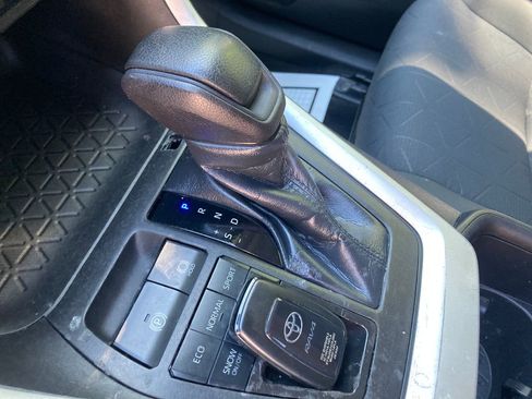 Used 2022 Toyota RAV4 XLE image 28