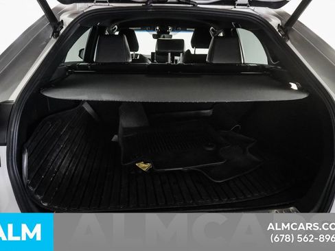 Used 2022 Toyota Venza XLE image 20