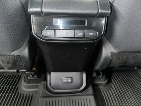 Used 2023 Toyota Highlander L FWD image 18