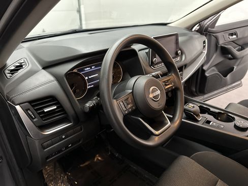 Used 2024 Nissan Rogue SV image 18