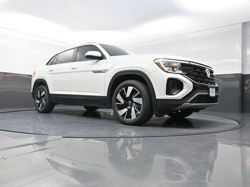 Used 2024 Volkswagen Atlas Cross Sport SE AWD/4WD image 23