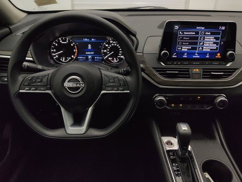 Used 2025 Nissan Altima 2.5 SV FWD image 22
