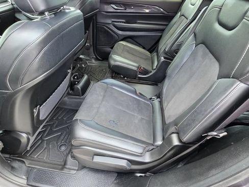 Used 2023 Jeep Grand Cherokee L Laredo AWD/4WD image 9