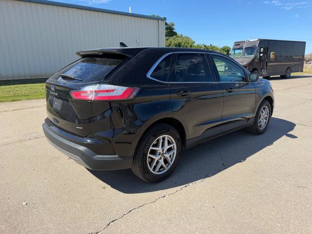 Used 2024 Ford Edge SEL AWD/4WD image 3