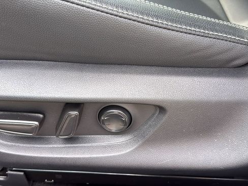 Used 2025 Toyota Camry SE w/ Convenience Package FWD image 20