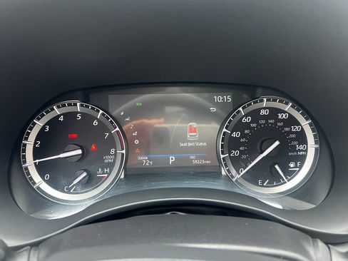 Used 2022 Toyota Highlander XLE AWD/4WD image 7