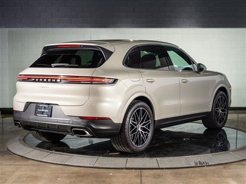 Certified 2026 Porsche Cayenne AWD/4WD image 9