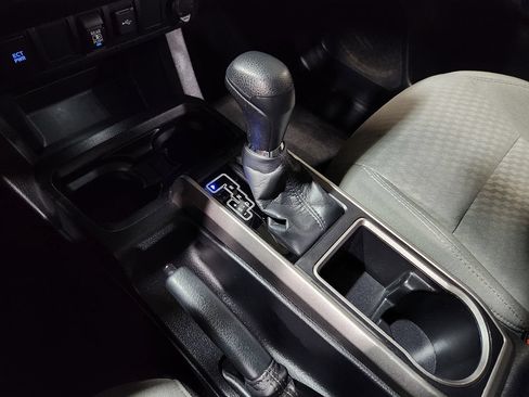 Used 2021 Toyota Tacoma SR5 RWD image 38